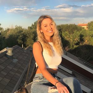 Meet your Posher, Adele